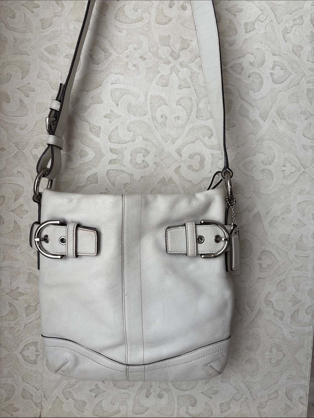 Coach White Leather Shoulder Bag with Buckle Details - Picture 6 of 6